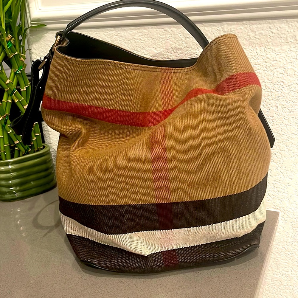 Burberry ashby check medium
